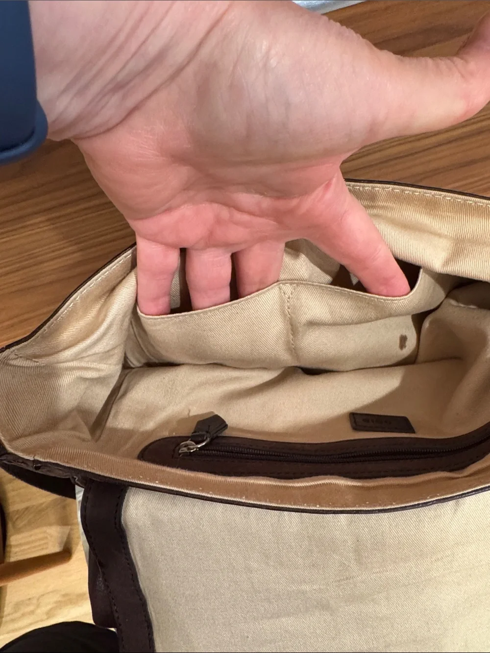 Lodis men messenger